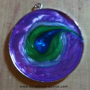 Pendant Jewelry with pearl lacquer finishing